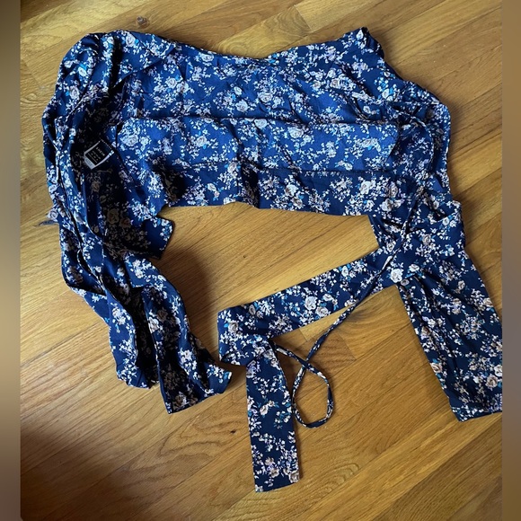 SHEIN Backless Floral Top - Picture 4 of 5